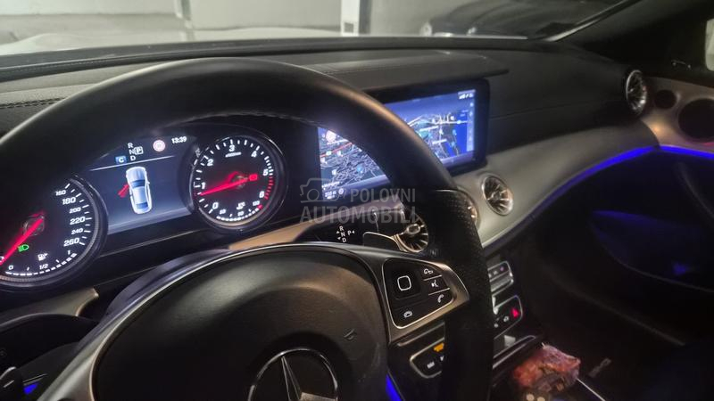 Mercedes Benz E 220 AMG