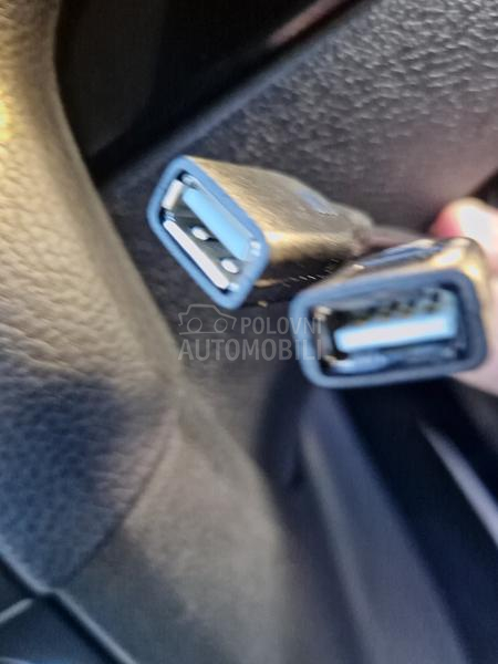 Volkswagen Golf 6 1.6 TDI N.A.V.III