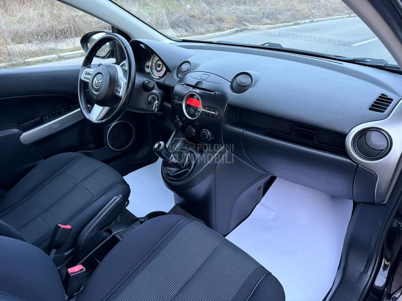 Mazda 2 1.5 SPORT SWlSS