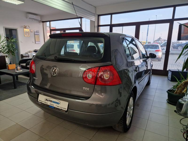 Volkswagen Golf 5 1.9 TDI 6  B.R.ZINA