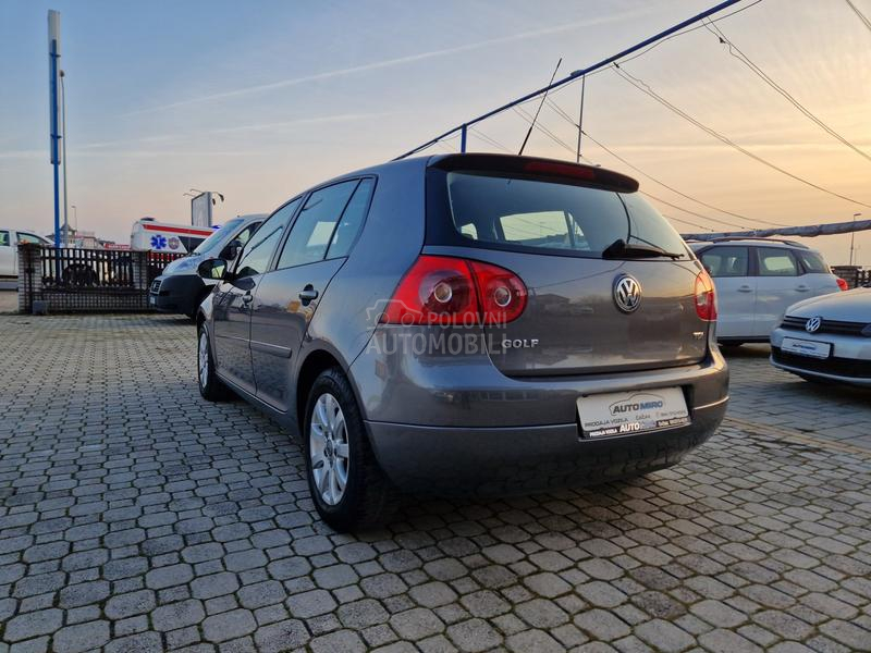 Volkswagen Golf 5 1.9 TDI 6  B.R.ZINA