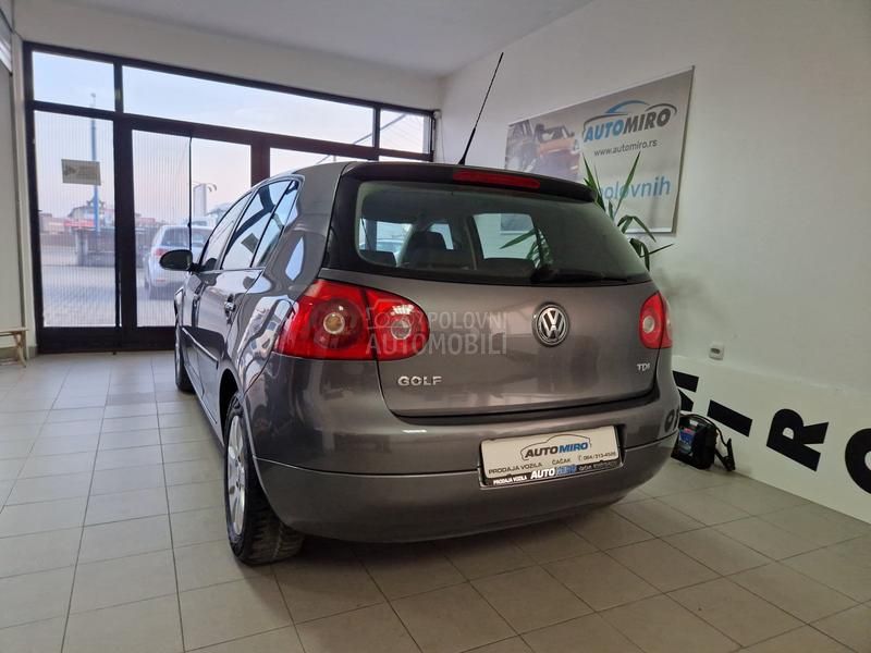 Volkswagen Golf 5 1.9 TDI 6  B.R.ZINA