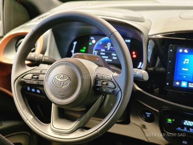 Toyota Aygo X 1.5 HEV  X-TREND