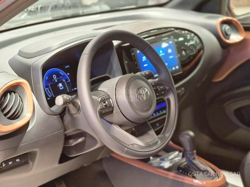 Toyota Aygo X 1.5 HEV  X-TREND