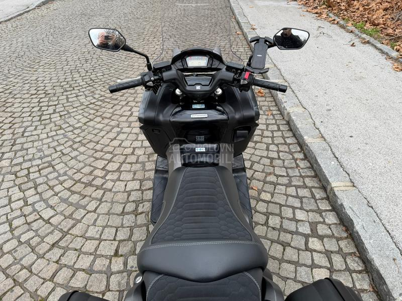 Honda Integra NC 700D