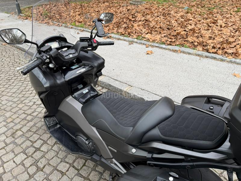 Honda Integra NC 700D