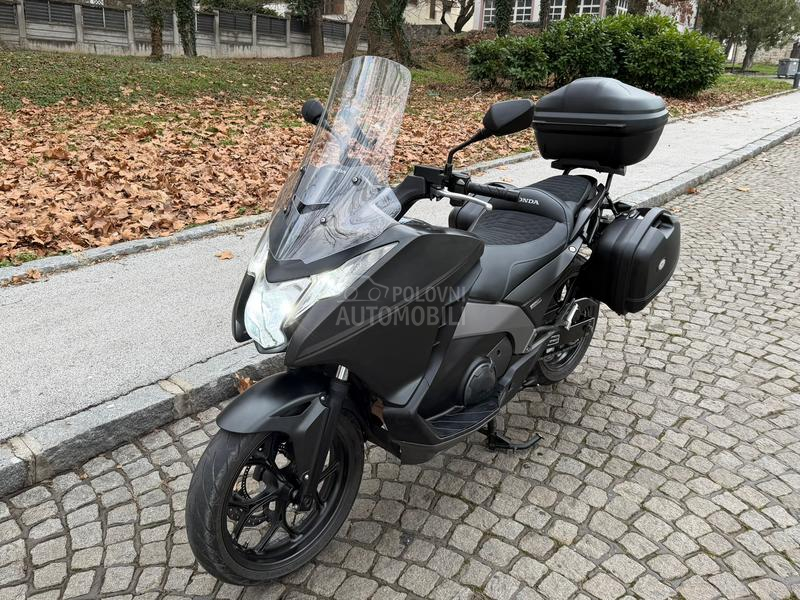 Honda Integra NC 700D
