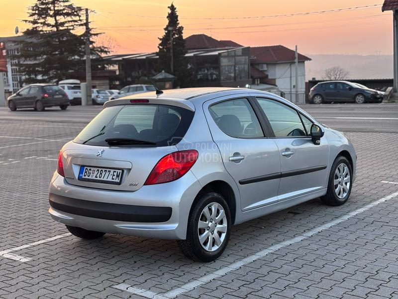 Peugeot 207 1.4 8V