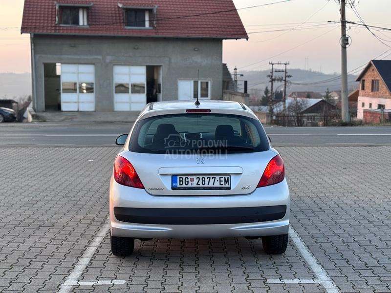 Peugeot 207 1.4 8V