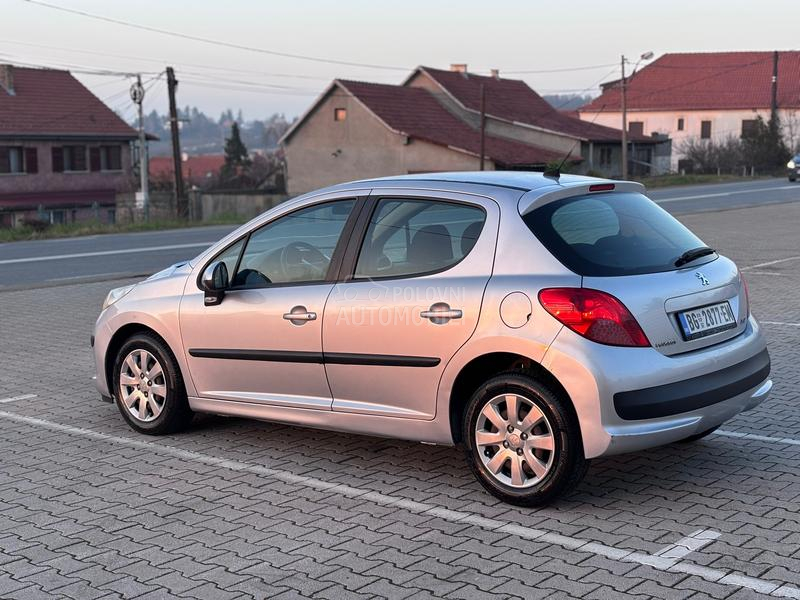 Peugeot 207 1.4 8V
