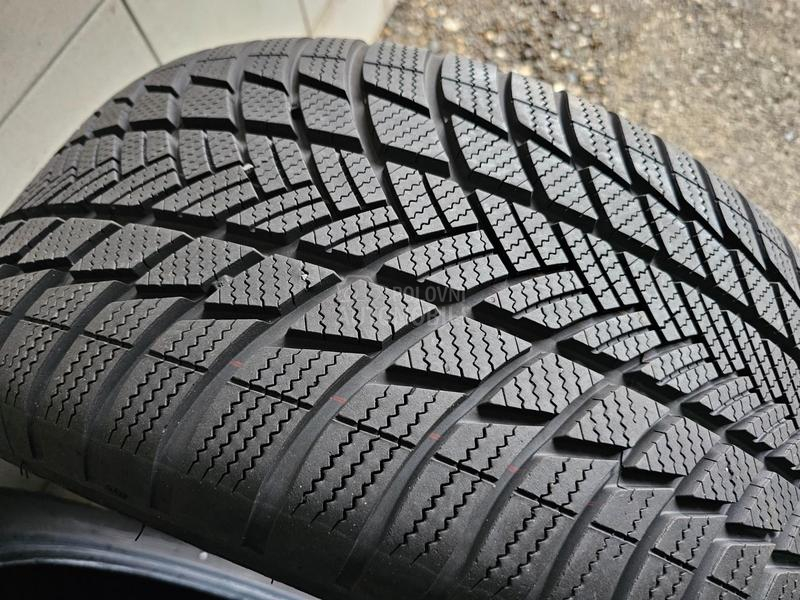 Bridgestone 255/50 R18 Zimska