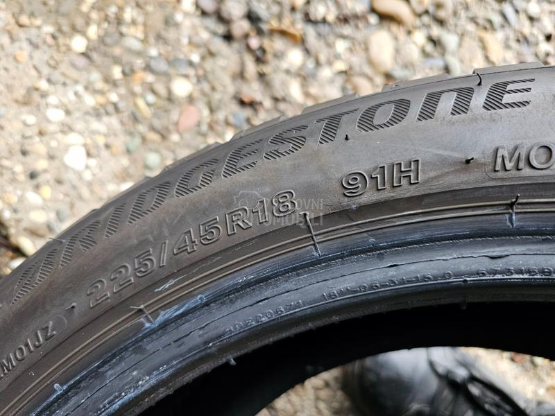 Bridgestone 225/45 R18 Zimska