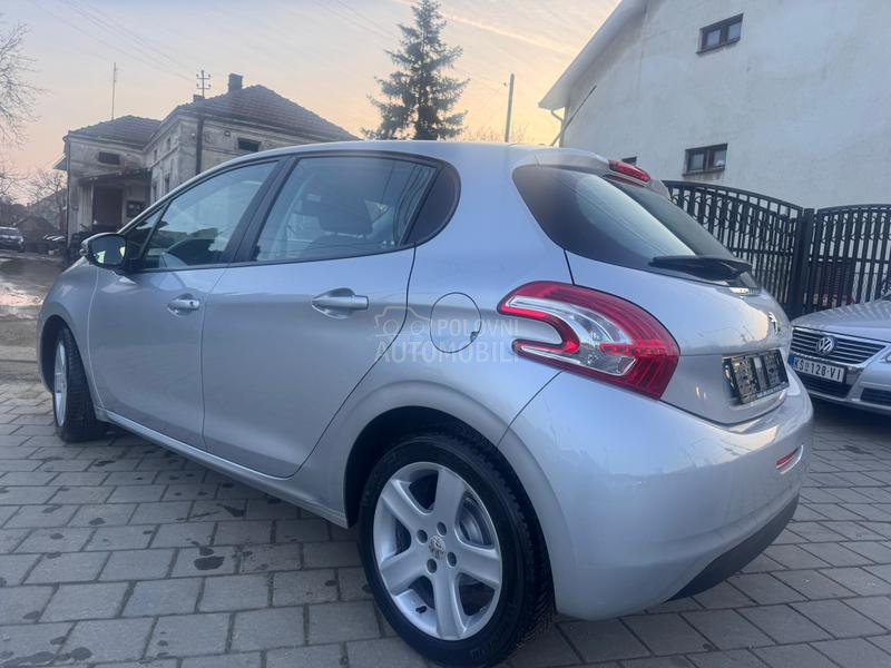 Peugeot 208 1.2 BEN. ŠVAJ NOV