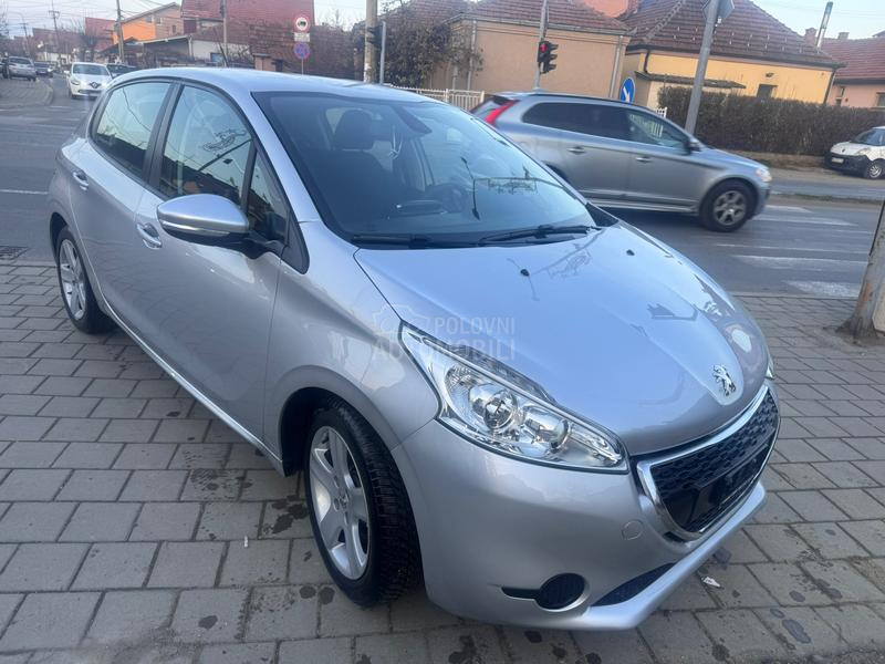 Peugeot 208 1.2 BEN. ŠVAJ NOV