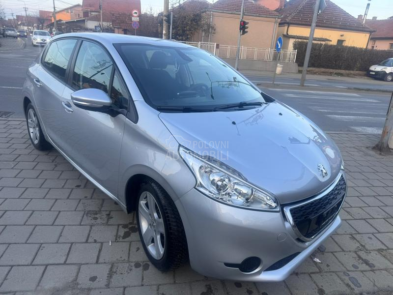 Peugeot 208 1.2 BEN. ŠVAJ NOV
