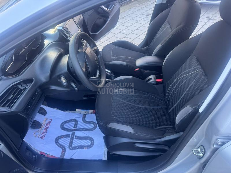 Peugeot 208 1.2 BEN. ŠVAJ NOV