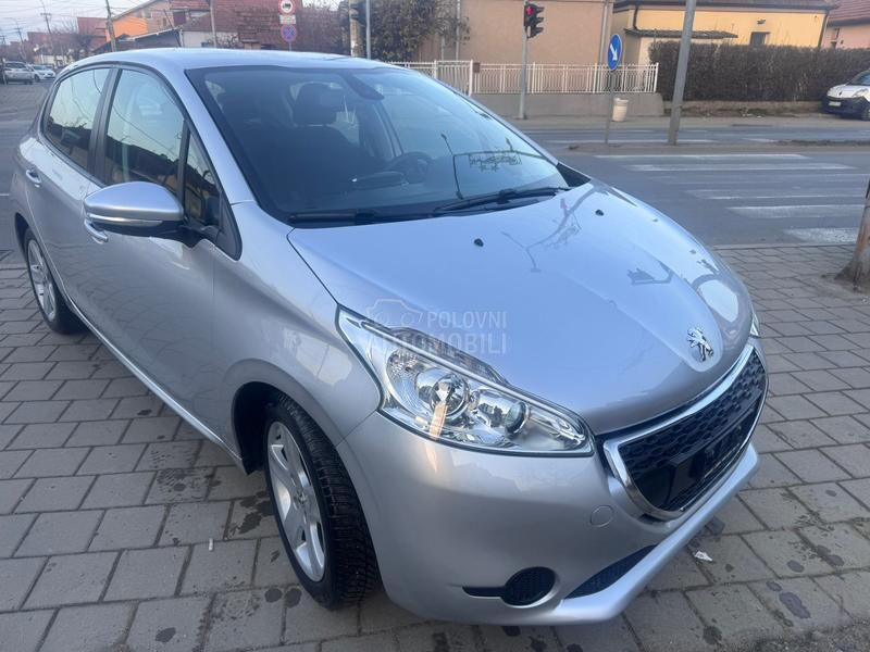 Peugeot 208 1.2 BEN. ŠVAJ NOV