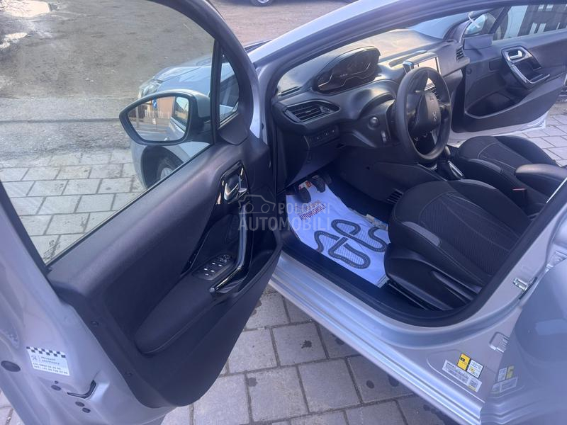 Peugeot 208 1.2 BEN. ŠVAJ NOV