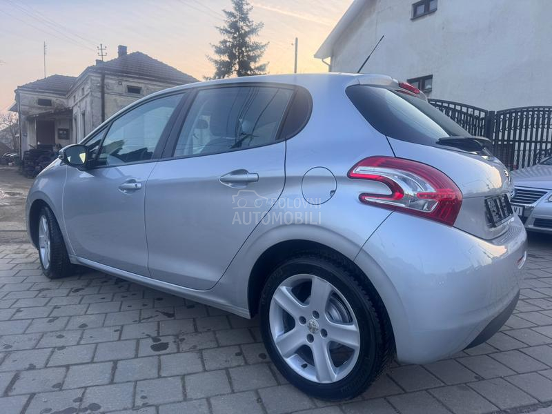 Peugeot 208 1.2 BEN. ŠVAJ NOV