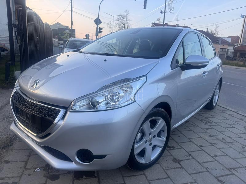 Peugeot 208 1.2 BEN. ŠVAJ NOV