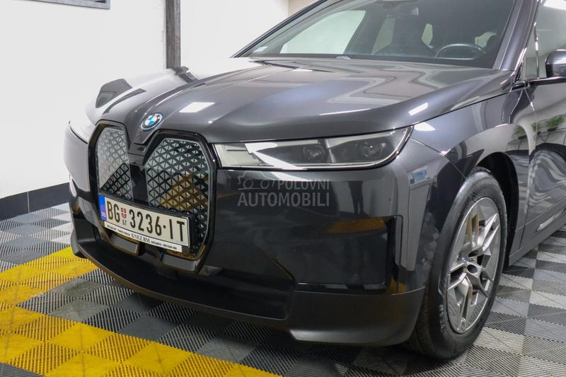 BMW iX 