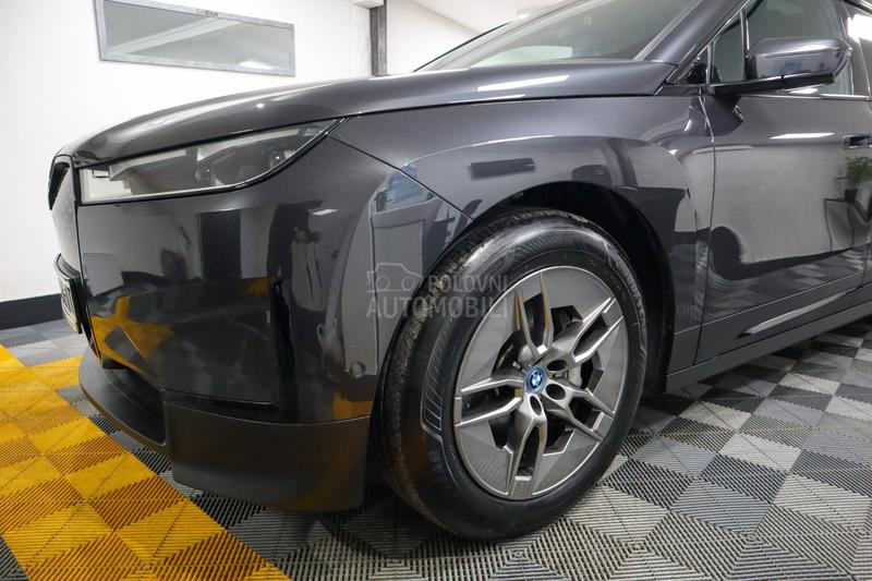 BMW iX 