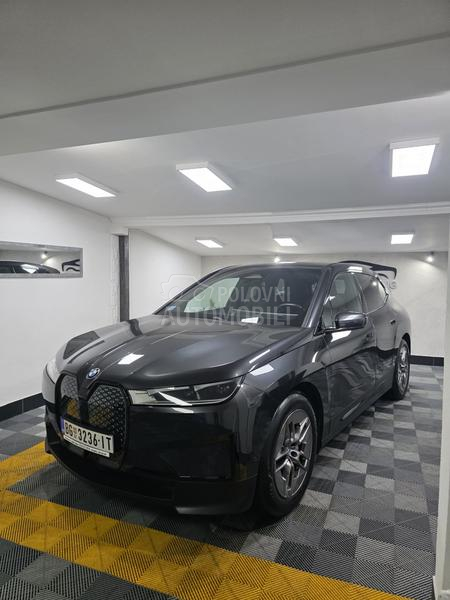 BMW iX 