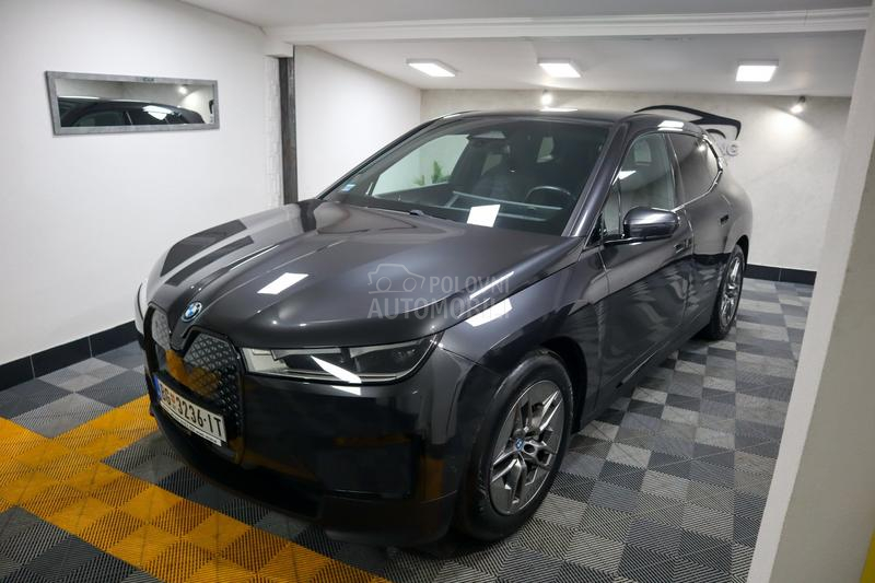 BMW iX 