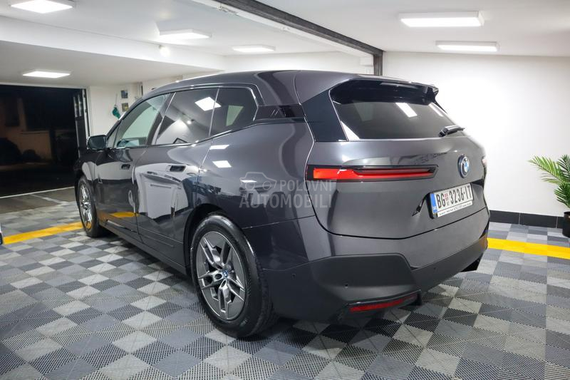 BMW iX 