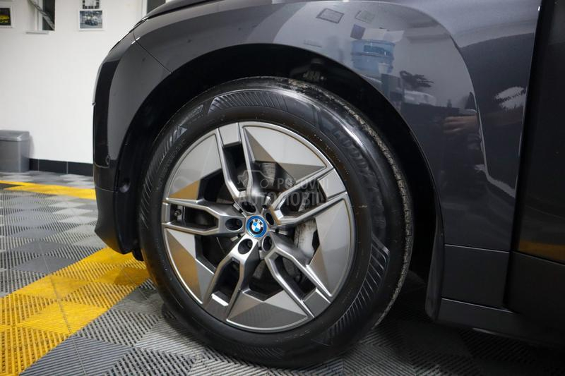 BMW iX 