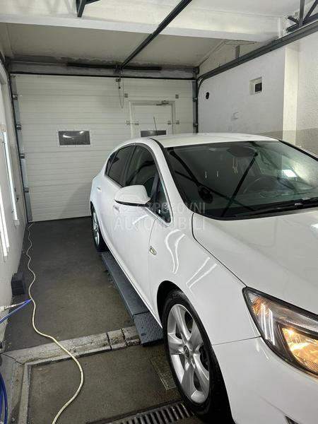 Opel Astra J 