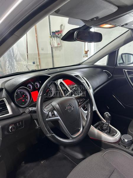 Opel Astra J 