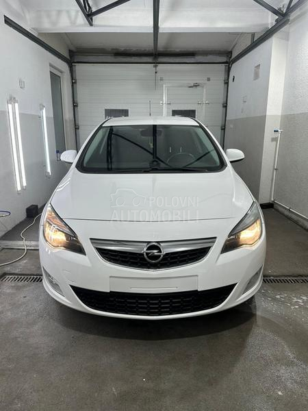 Opel Astra J 