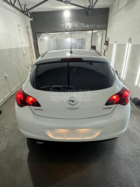 Opel Astra J 