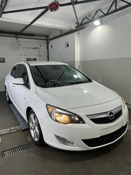 Opel Astra J 