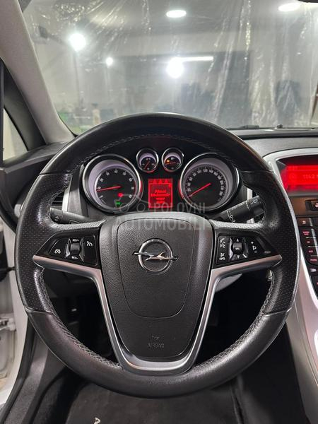 Opel Astra J 