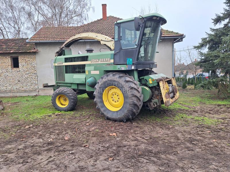 John Deere 6850