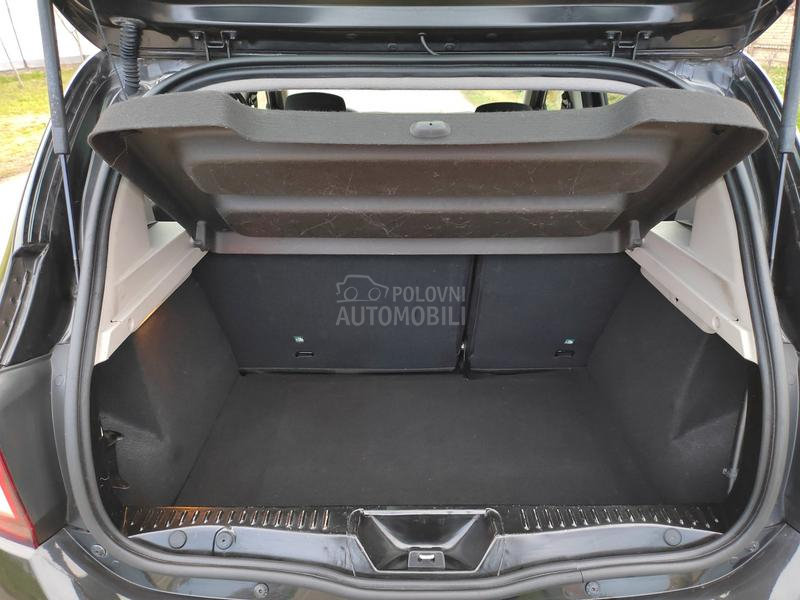 Dacia Sandero 1,2i 2013g