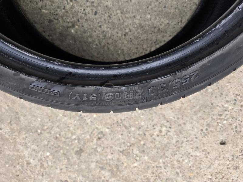 Kumho 255/30 R19 Letnja
