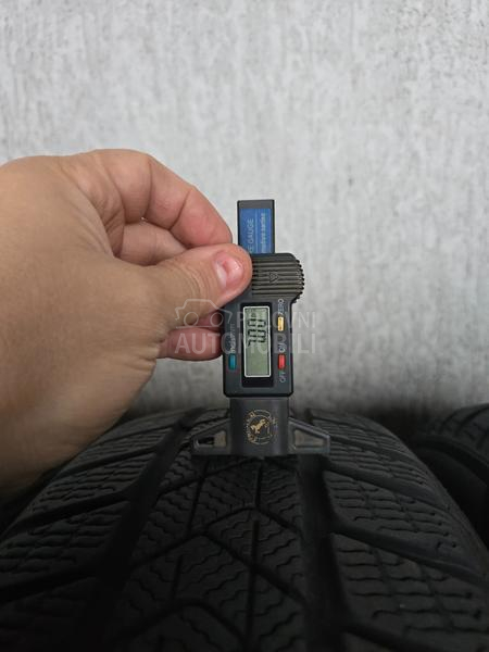 Pirelli 205/60 R17 Zimska