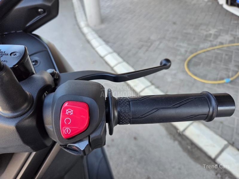 Yamaha X MAX 300