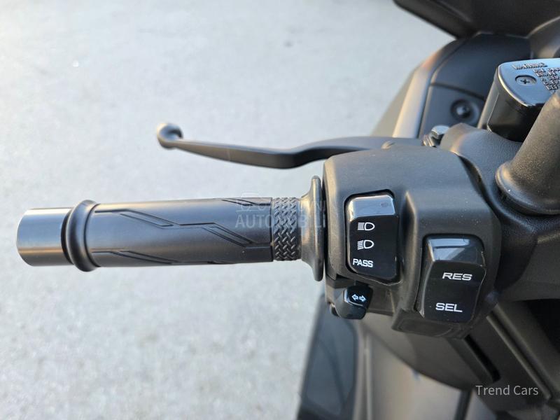 Yamaha X MAX 300