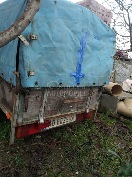 Stema Laka prikolica