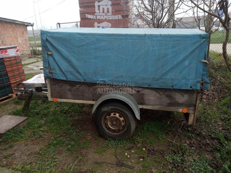 Stema Laka prikolica