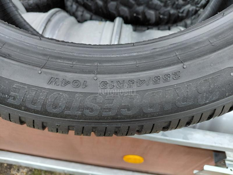 Bridgestone 255/45 R19 Zimska