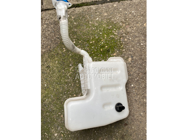 Boca za tecnost brisaca za Audi Q3 od 2019. do 2025. god.