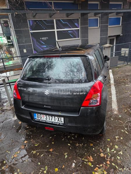 Suzuki Swift 