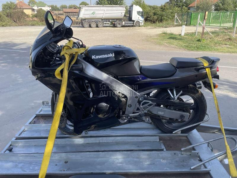 Kawasaki zx6 delovi