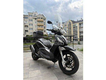 Piaggio Beverly 350 ST