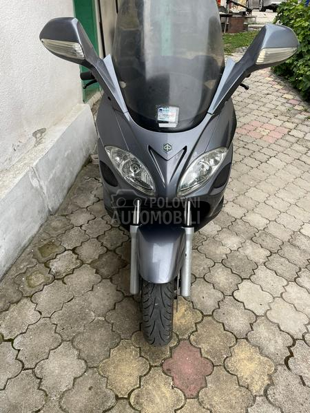 Piaggio X9